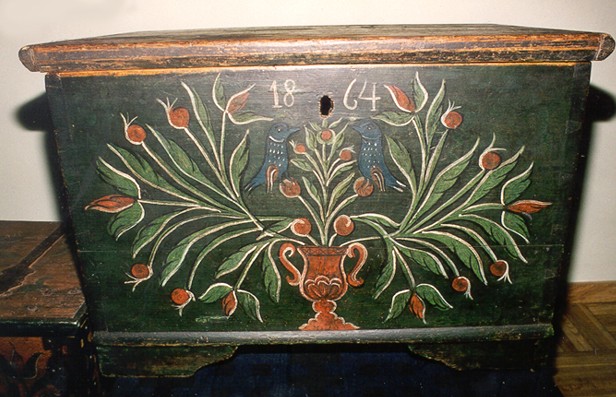 Dowry chest. Photograph by K. Demereckas