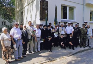 Bendra nuotrauka atminčiai po iškilmingo Tilžės akto signataro Jono Vanagaičio atminimo lentos atidengimo. 2010 07 06. P. Šmito nuotr.
