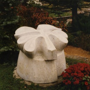 Jūratės Sinkevičienės antkapis. 1982 m. Romainių kapinės, Kaunas