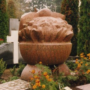 Puidokų šeimos kapavietė. 1982 m. Romainių kapinės, Kaunas