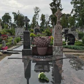 Bridžių kapavietės rekonstrukcija. 2017 m. Senosios Marijampolės kapinės
