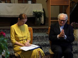 V. Sabutienė su kun. L. Fetingiu. Plikiai. 2021. A. A. Garastaitės nuotr.